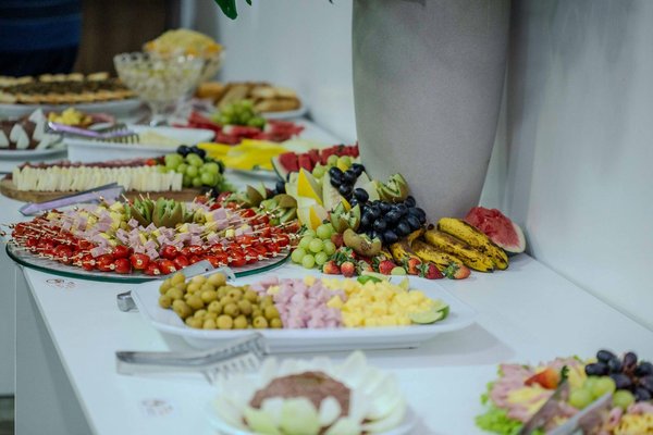 Unveiling Pro Tips: Mastering High Holiday Demand in Resort Dining